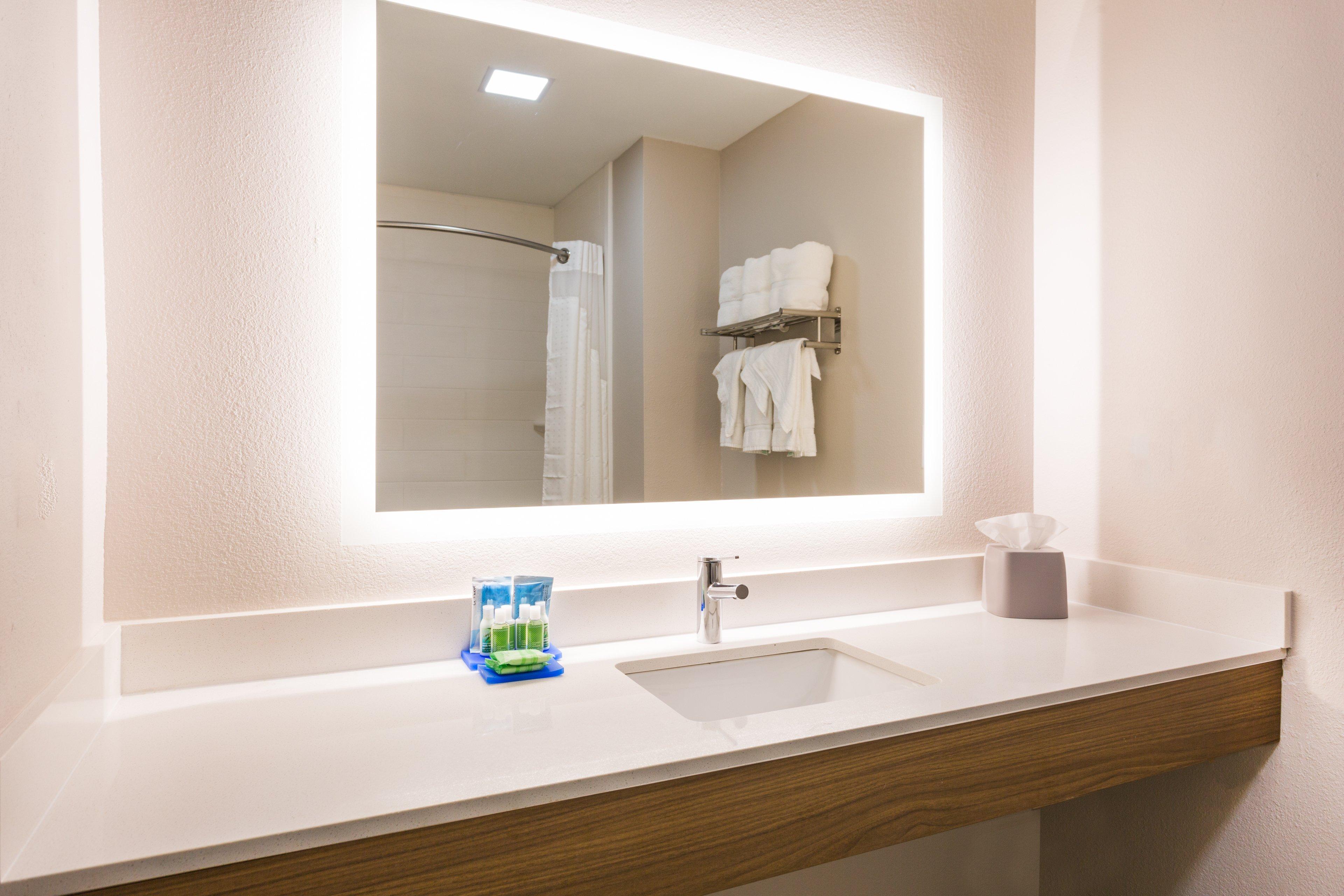 Holiday Inn Express - Plymouth By Ihg Bagian luar foto