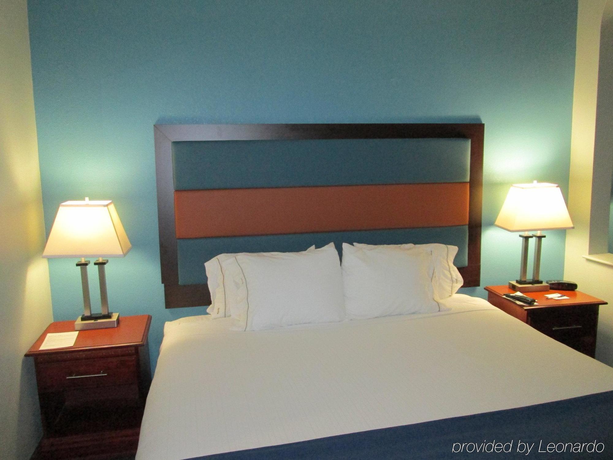 Holiday Inn Express - Plymouth By Ihg Bagian luar foto